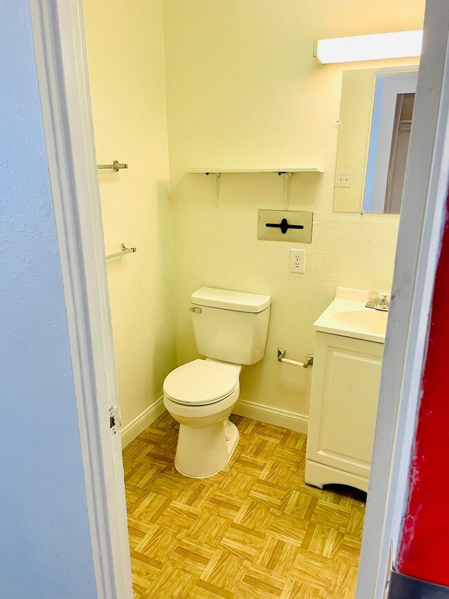 Building Photo - Studio Apartment on Las Vegas Strip - Close to all of the Excitement & More!!