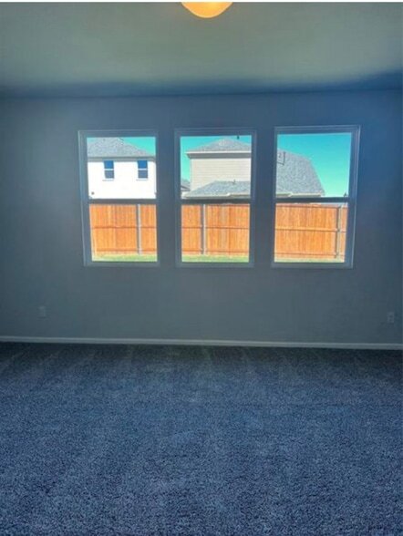 Building Photo - 900 Portina Dr