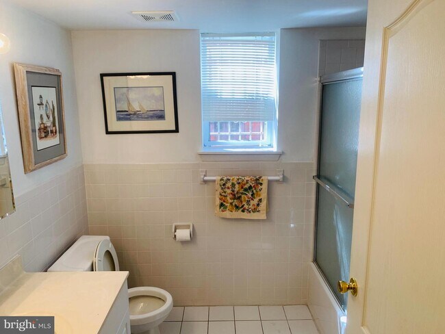 Building Photo - 1225 Norwalk Rd