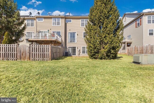 Building Photo - 9211 Cascade Falls Dr