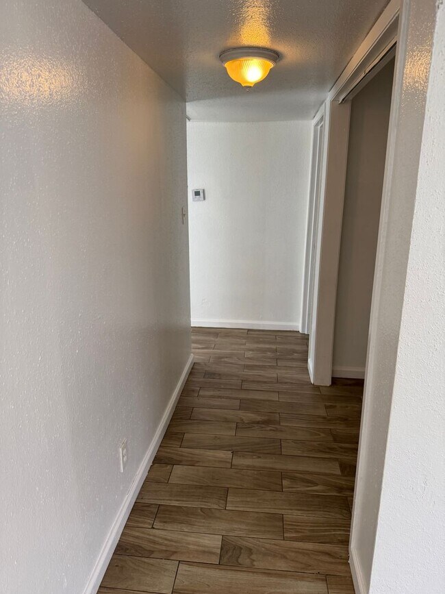 Building Photo - 3 bed, 2 bath, second floor condo