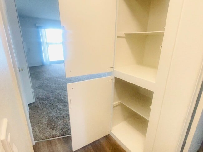 Building Photo - 25250