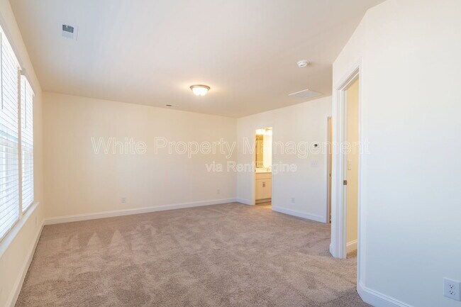 Building Photo - 1556 Cedar Tree Dr