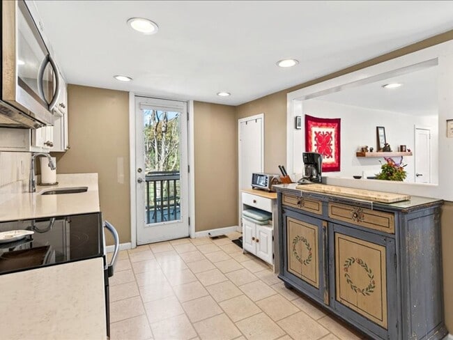 Building Photo - Wonderful Black Mountain Location-Long Term Rental