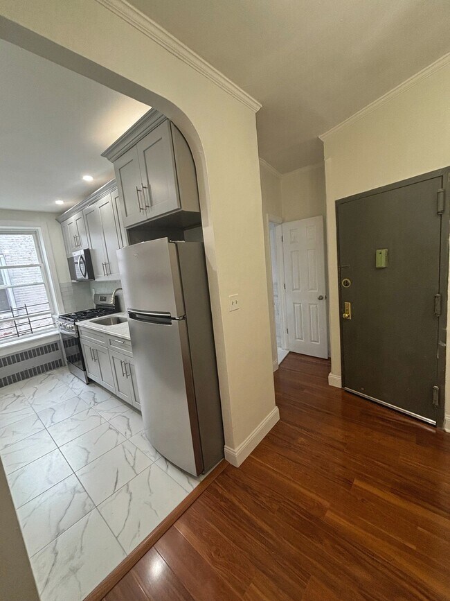 Building Photo - 309 E 91st St