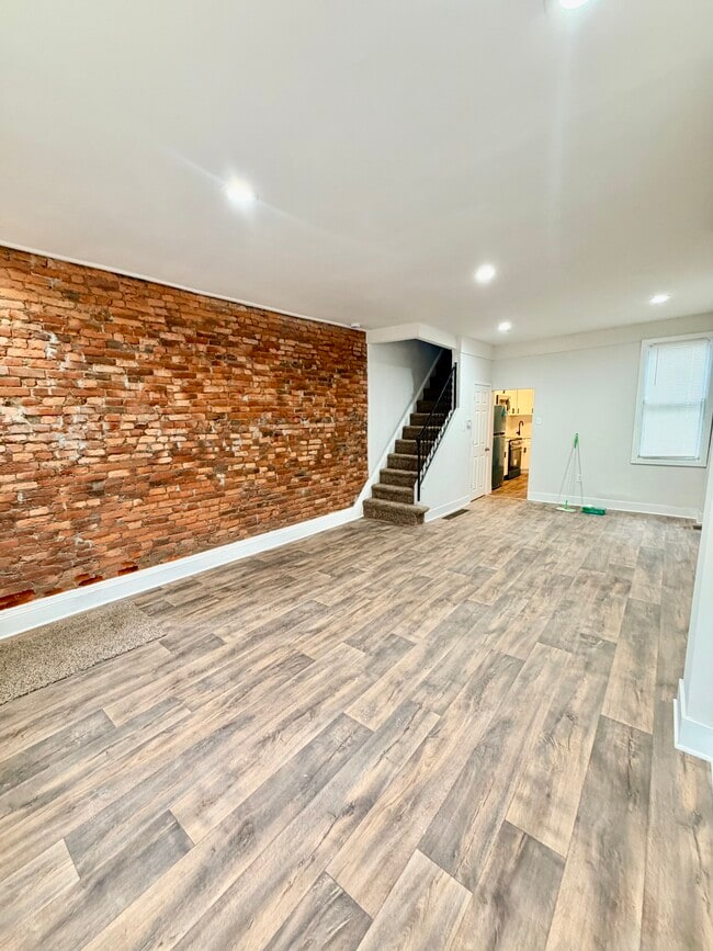 Building Photo - 2814 Helen St