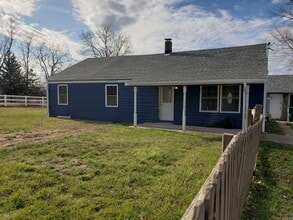 Building Photo - 3 Bedroom and 2 bath