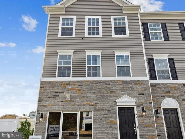 Building Photo - 284 Macoun Way