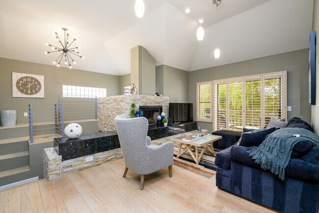 Building Photo - 7272 E Gainey Ranch Rd