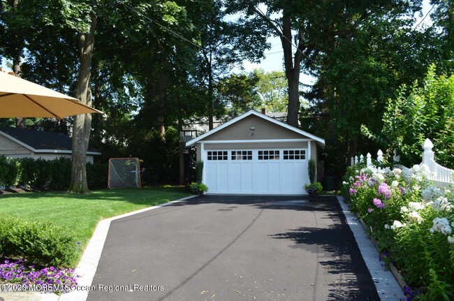 Building Photo - 313 Grassmere Avenue