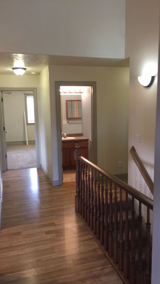 Building Photo - Spacious Home w 2 attached 2 car garage
