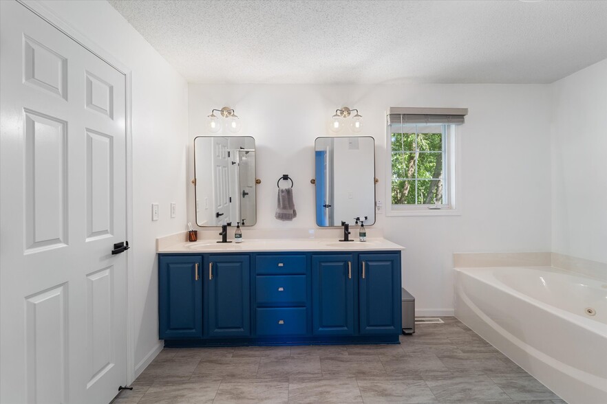 Main bath connected to Primary bedroom - 9092 Merrimac Ln N