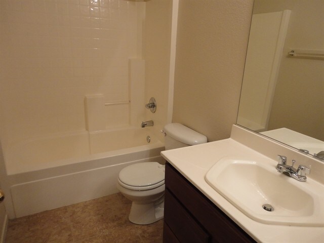 Building Photo - 3810 Shimmering Creek Ave