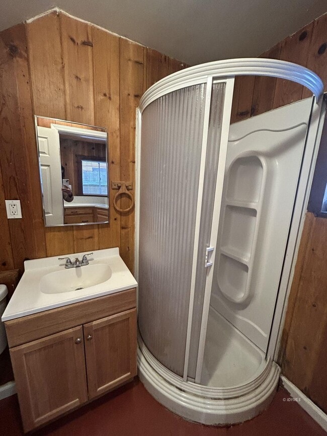 Building Photo - Shady Pines Cabin 1 bd.+1 Loft Bd. 1 Ba. w/ Sm. Fenced Yard.