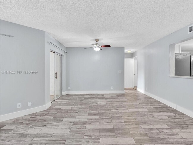 Building Photo - 9777 Westview Dr