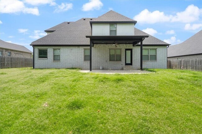 Building Photo - 3500 SW Lucretia Rd