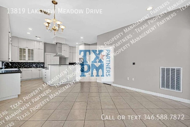 Building Photo - 13819 Lakeview Meadow Dr