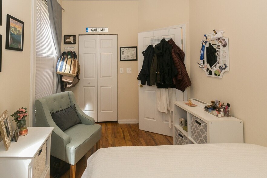 Building Photo - 2137 N Sheffield Ave