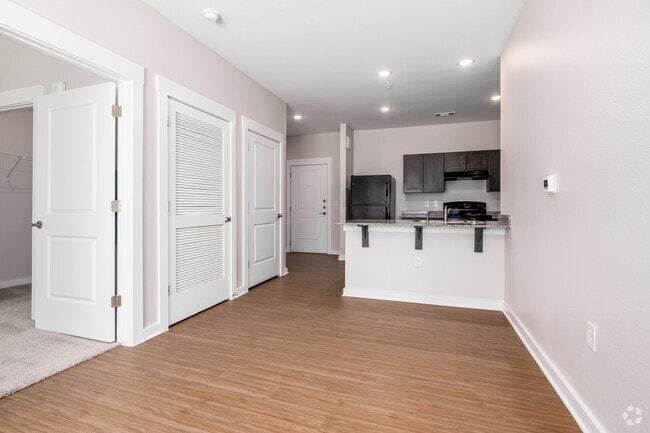 2BR, 2BA - 911SF - Dining Area - Reserve at Mott