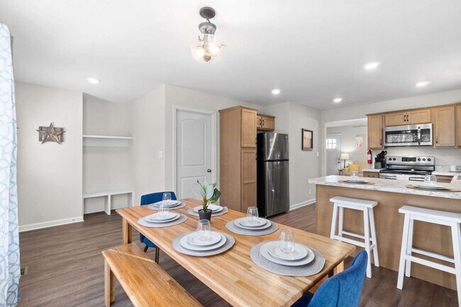 Building Photo - 867 Central Ave