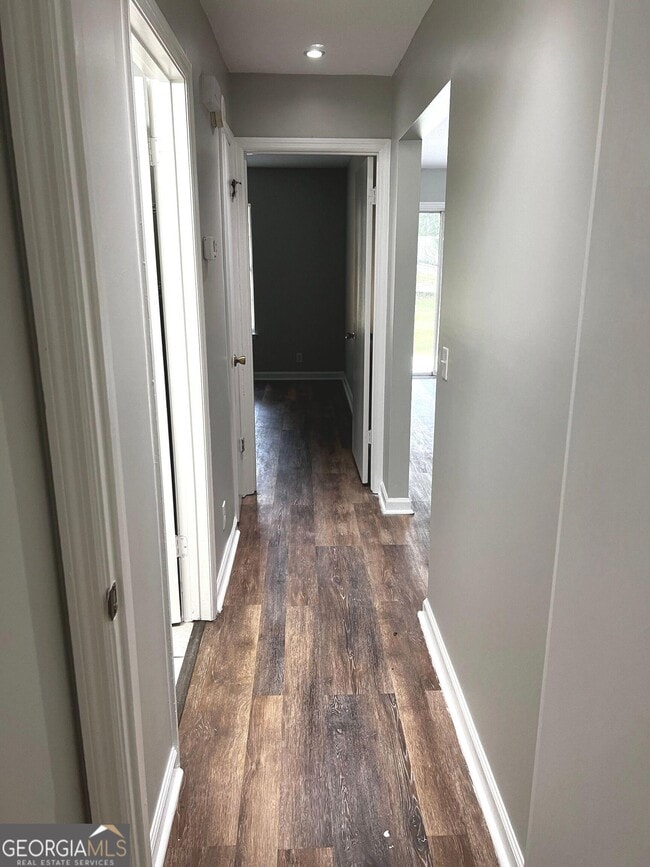 Building Photo - 141 Lakeside Dr