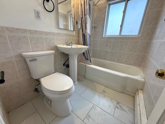 Building Photo - 43 Aldrich Rd