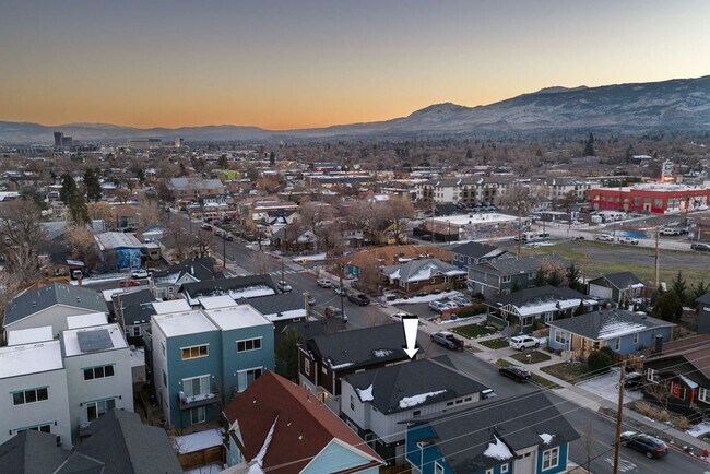 Building Photo - Contemporary Dual Level MidTown Bungalow with Balcony & Garage!