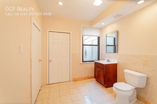 Building Photo - 1532 Christian St