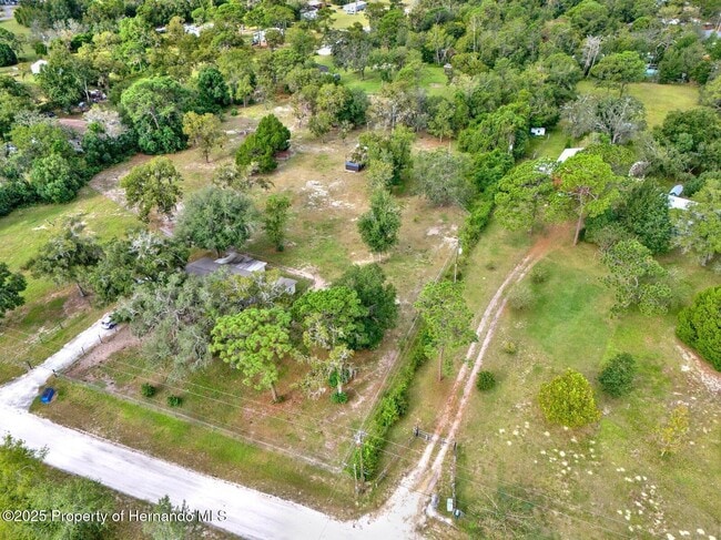 Building Photo - 18321 Edgewood Dr