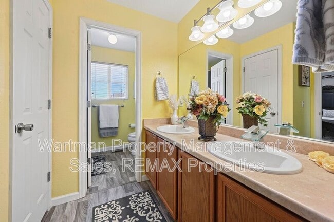 Building Photo - 2240 Whale Point