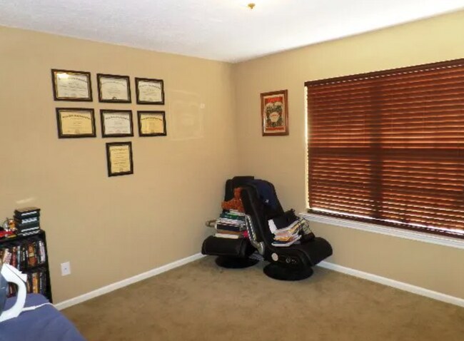 Building Photo - Charming 3BR Home with Open Floor Plan, Screened Porch & Covered Front Porch in Lakeland