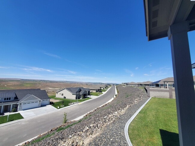 Building Photo - FOR RENT SOUTHCLIFFE