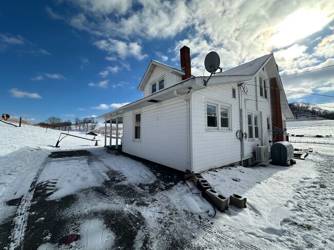 Building Photo - 6123 Boozy Creek Rd