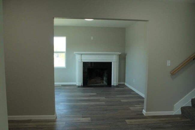 Building Photo - Modern Charm Meets Prime Location!