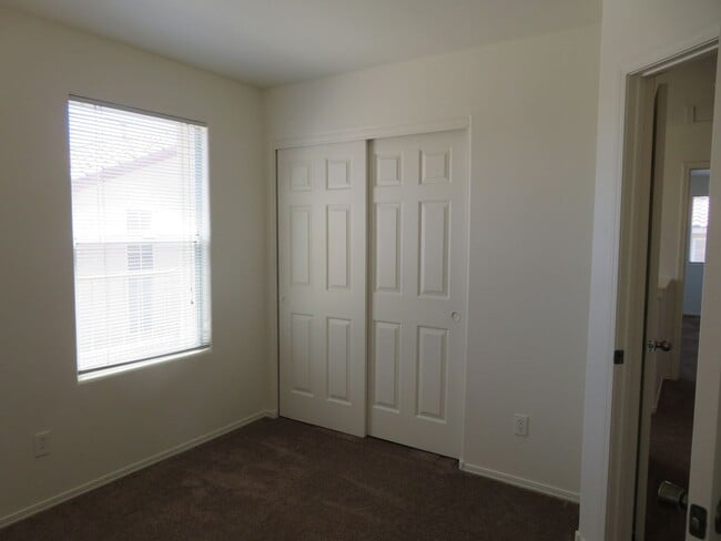 Building Photo - Great 2-Story Home