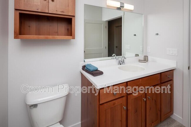 Building Photo - 205 Sawyer Ln