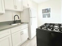 Building Photo - 704 W 54th St