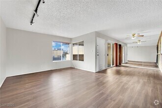 Building Photo - 1417 Hialeah Dr