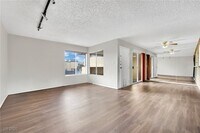 Building Photo - 1417 Hialeah Dr