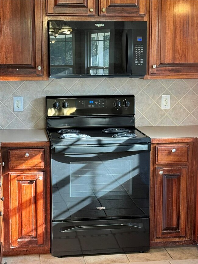 Building Photo - 1457 Prairie View Ave