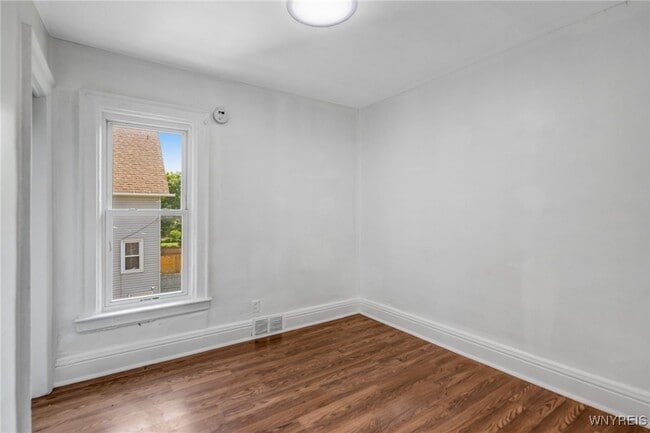 Building Photo - 722 Hopkins St