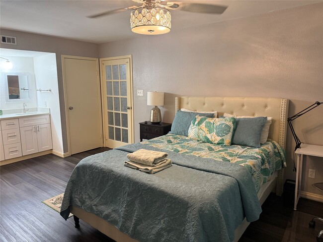 Building Photo - 2120 El Paseo St