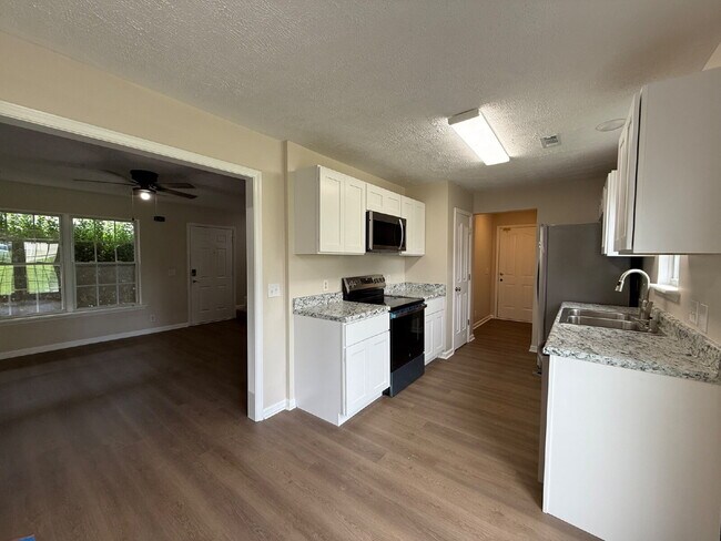 Building Photo - Fully renovated 3 Bed Home in La Vergne with 2-Car Garage