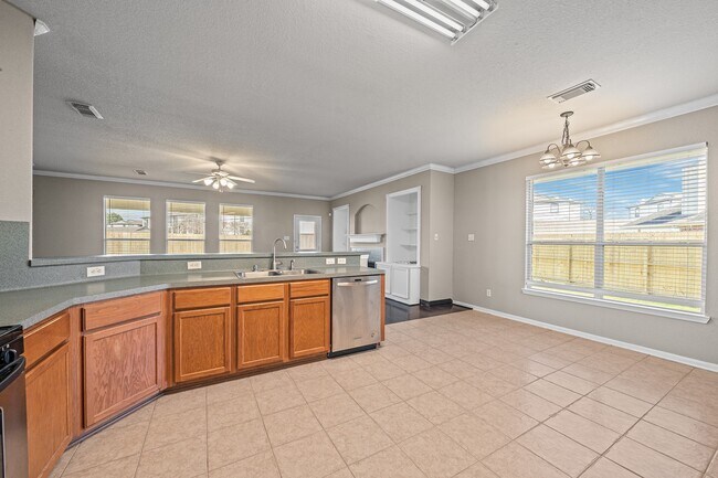 Building Photo - 7202 Lyndhurst Village Ln