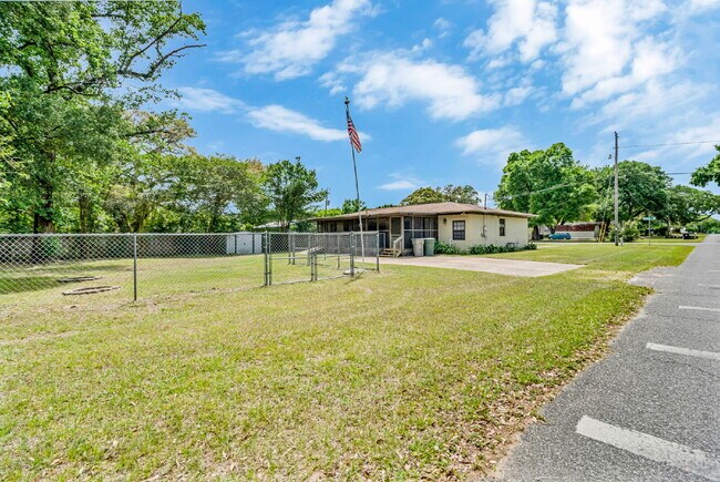 Building Photo - Charming 4 Bedroom Pensacola Rental in a Convenient Location!