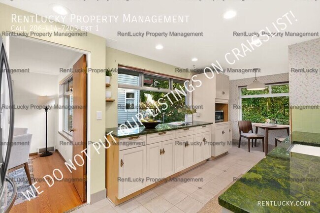 Building Photo - 4327 30th Ave W