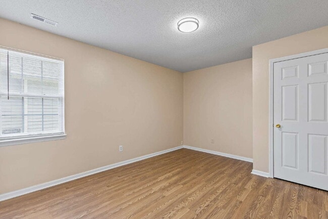 Building Photo - Affordable in the Heart of Jacksonville