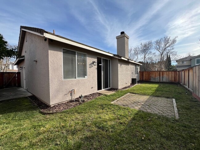 Building Photo - Corner Lot in Windrift Community