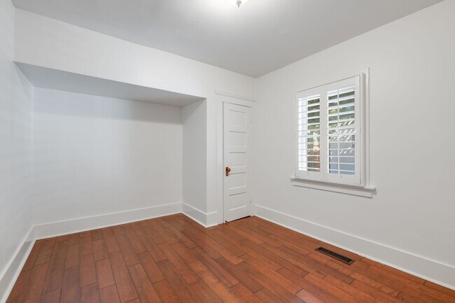 Building Photo - 3375 Herman Ave