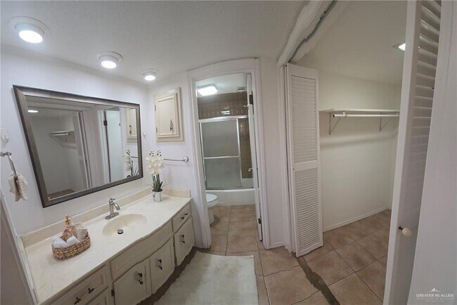 Building Photo - 2900 Ashley Dr